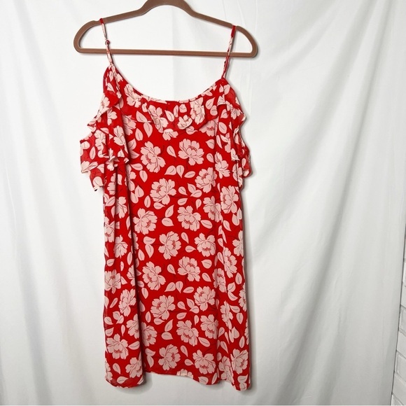 Abercrombie & Fitch Dresses & Skirts - New with tags Abercrombie and Fitch Floral Ruffle Sleeve Dress